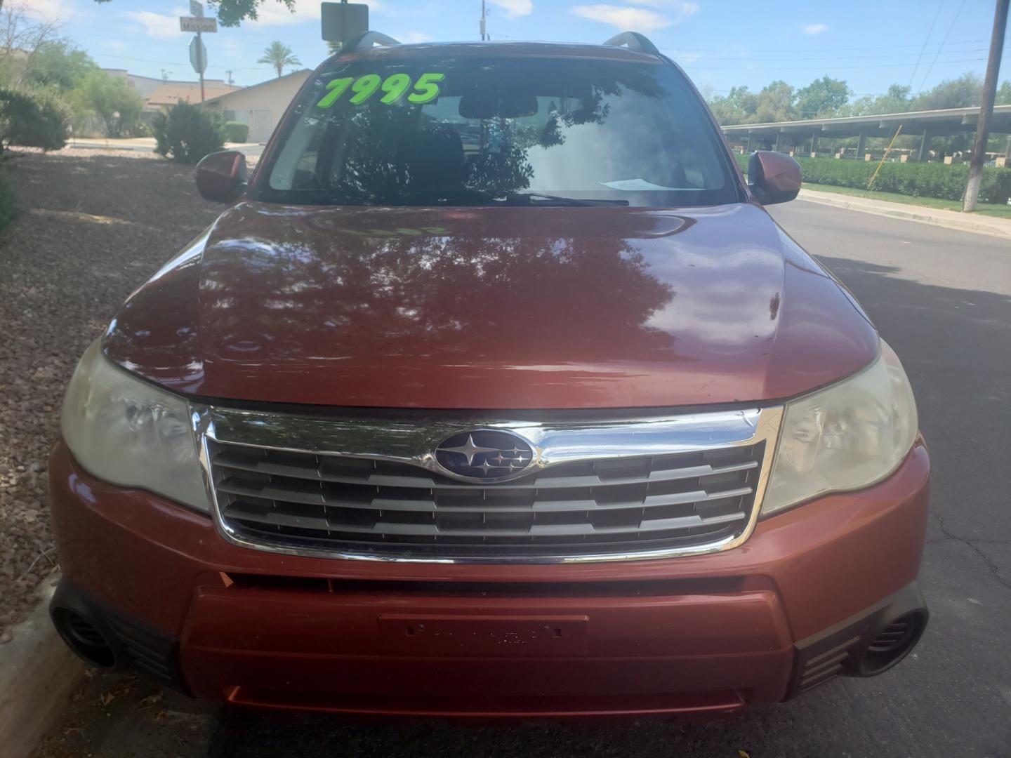 2010 /gray and black Subaru Forester 2.5X Premium (JF2SH6CC4AH) with an 2.5L L4 DOHC 16V engine, 4-Speed Automatic transmission, located at 323 E Dunlap Ave., Phoenix, AZ, 85020, (602) 331-9000, 33.567677, -112.069000 - 2010 Subaru Forester,...... EXCELLENT condition, A Real Must See!! No accidents, Power everything, Ice cold ac, Stereo/CD player, Satellite capable, phone sync, blue tooth, Sunroof, Clean Black and Gray interior with Black leather seats in near perfect condition, power windows, power door locks, Gor - Photo#1